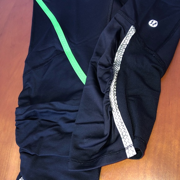 NWT Lululemon Run: Pace Crop 17” Black/Ocean Stripe Frond/Frond Vintage & Rare - Picture 6 of 16